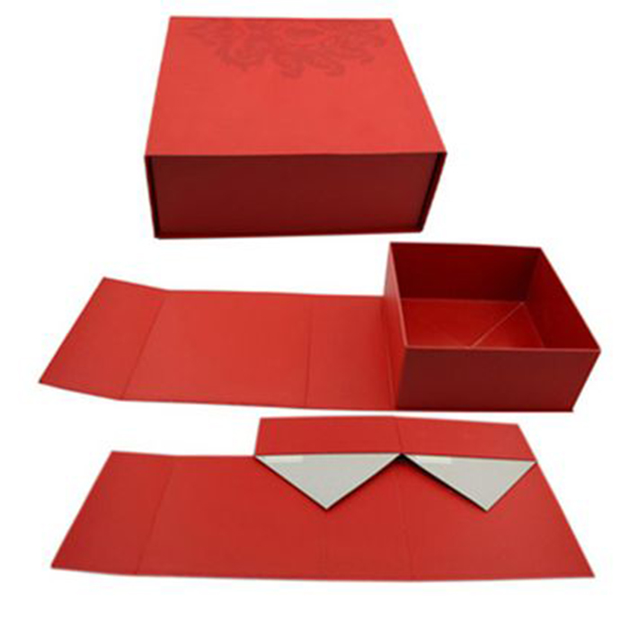 Side magnet folding box